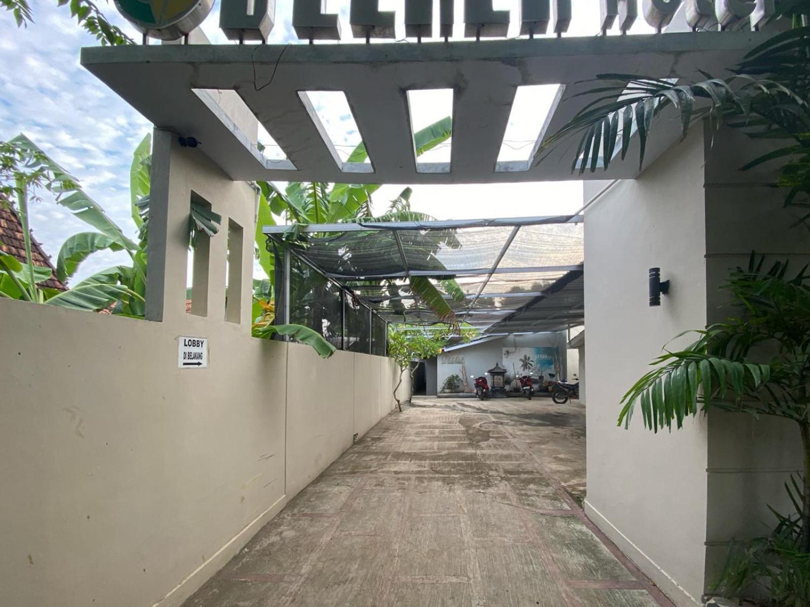 Reddoorz Near Pantai Idola Banyutowo Hotel D'Llala Pati ภายนอก รูปภาพ