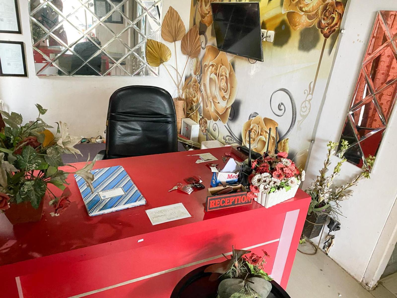 Reddoorz Near Pantai Idola Banyutowo Hotel D'Llala Pati ภายนอก รูปภาพ