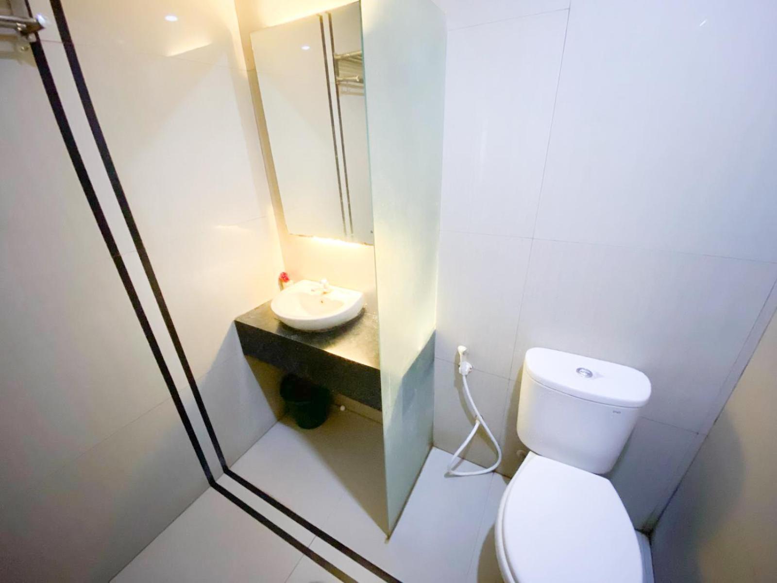 Reddoorz Near Pantai Idola Banyutowo Hotel D'Llala Pati ภายนอก รูปภาพ